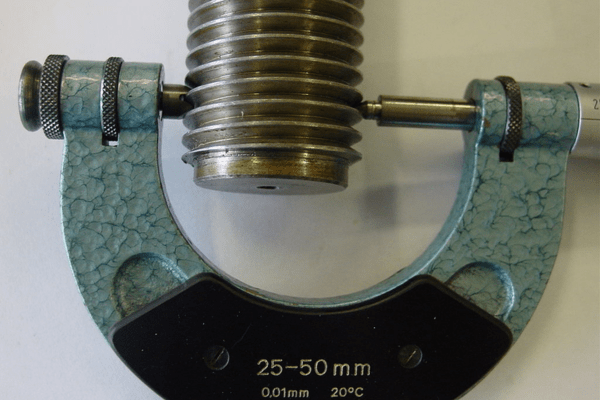 medición de tornillos